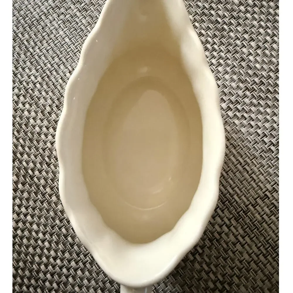 LENOX Casual Elegance Chinastone Stoneware Gravy Boat Ivory *DISCONTINUED*